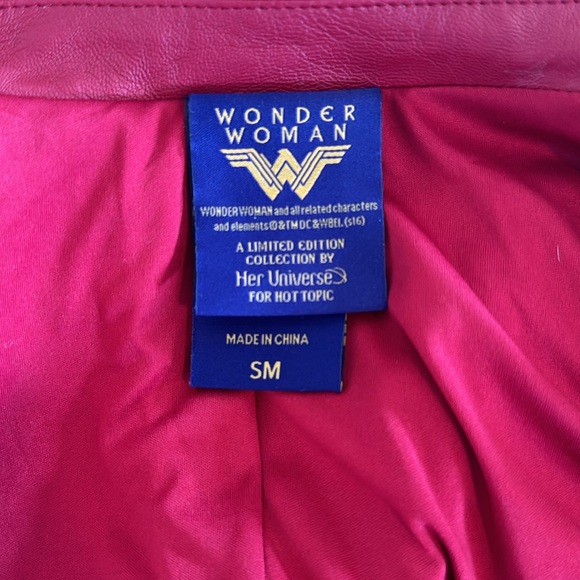 Wonder Woman Jacket DC Comics - size S Her Universe - Picture 7 of 7